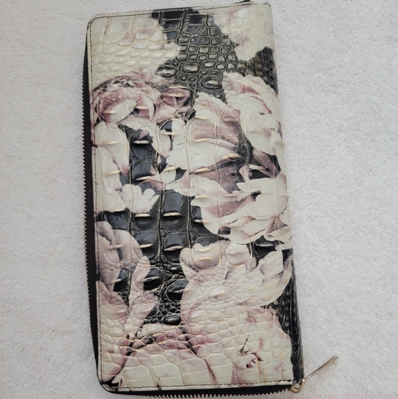 Brahmin Skyler Eden Melbourne Travel Wallet - Picture 13 of 13